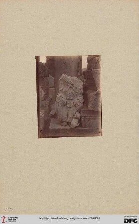Praetorium, fortifications, intérieur, fragment de statue