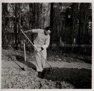 Berlin, Sport und Arbeit im Lazarett, Gartenarbeit