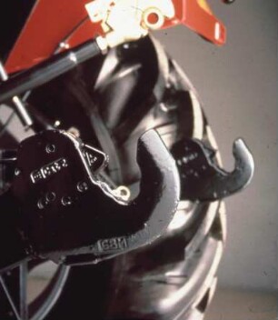 Fotografie: Traktor, Antriebs- und Anbausystem, Dreipunktaufhängung, Schnellkupplung