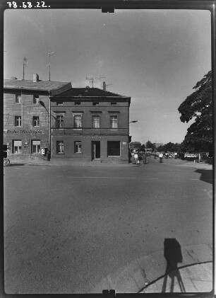Torgau, Salvador-Allende-Straße (Bäckerstraße) 24. Wohnhaus mit Laden. Straßenfront