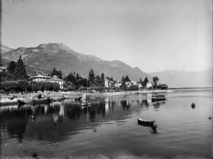 Küstenstraße : Häuser und Küstenstraße am Nordufer des Lago Maggiore