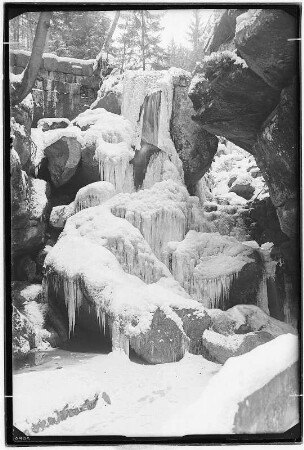 Kirnitzschtal. Lichtenhainer Wasserfall im Winter