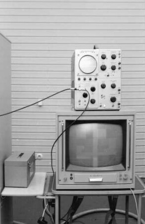 Totenkopf: Mess- und Testgeräte auf dem Fernsehsender