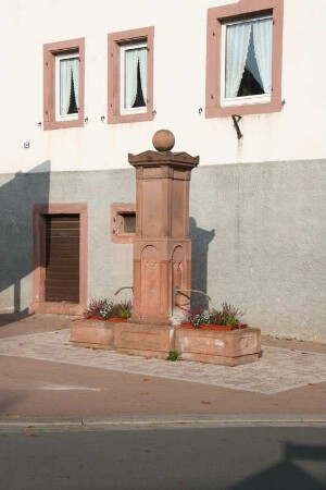Brunnen (Brunnenanlage); Otzberg, Pfarrhausstraße (vor Bismarckstraße 25)