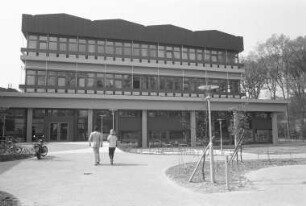 Institut für Sport und Sportwissenschaft der Universität Karlsruhe. Einweihung