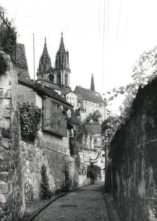 Meißen, Blick auf den Dom : Meißen. Leinewebergasse. Blick nach Nordosten gegen die Domtürme