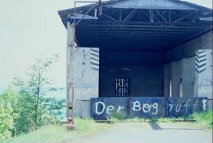 Gebäude des Basaltabbauwerkes (?) auf dem Großen Gleichberg
