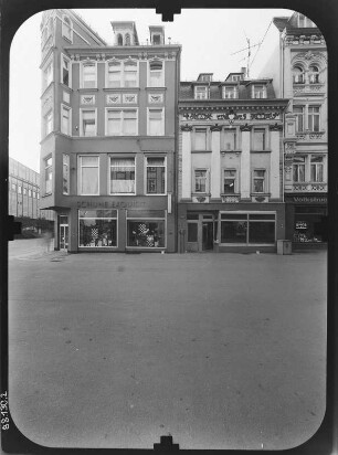 Gera, Sorge. Wohnhäuser mit Läden (Schuhe exquisit). Straßenfront