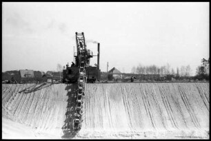 Nikolassee: Löffelbagger von vorn gesehen [Autobahnbau]