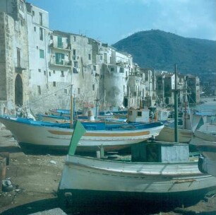 Sizilien. Cefalu. Fischerhafen