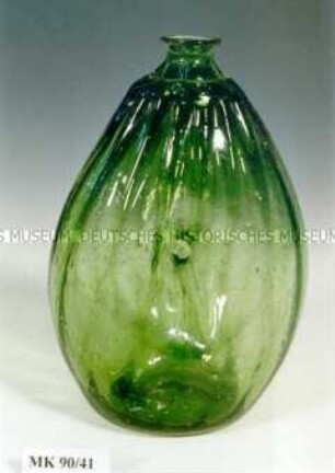 Flasche mit eingedrückter Mitte (Nabelflasche)