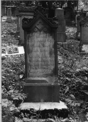 Grabstein 223 (Index: 99790295) Maße HxBxT: 146x58x20 cm Steinmetz: Mayer (?): Grabstein 223