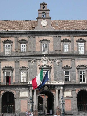 Neapel - Palazzo Reale : Palazzo Reale. Aufgenommen in Neapel am 24. Juli 2004