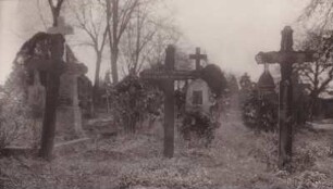 Friedhof. Grabkreuze aus Holz 1906