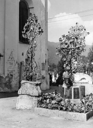 Schmiedeeisernes Grabkreuz für Johann und Amman