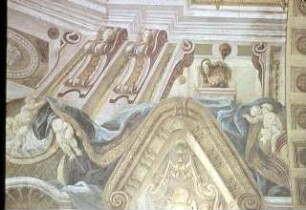 Randzone mit illusionistischer Architekturmalerei