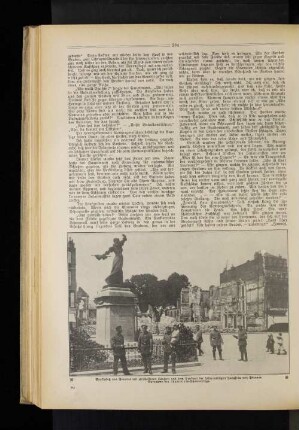 Marktplatz von Péronne mit zerschossenen Häusern und dem Denkmal der heldenmütigen Jungfrau von Péronne.