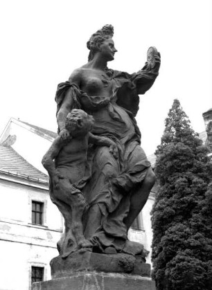 Skulptur, allegorische Darstellung: "Die Unzucht" (Kopie). Skulptur aus der Reihe "Die zwölf Laster"