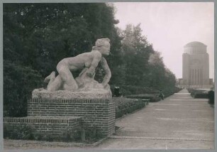 Kriechende I, 1926/27, Kalkstein