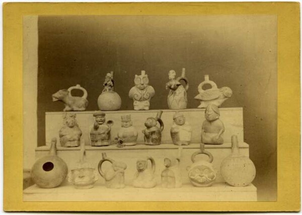 Figurine vessels and stirrup vessels (Bremen collection)