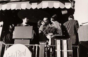 Lady Bird Johnson beim Auftakt einer Wahlkampfreise