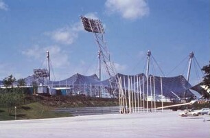 Verbindungsgang zwischen Stadion, Sporthalle und Hanns-Braun-Brücke