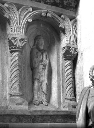 Chorschranke mit den Statuen der 12 Apostel — Apostel