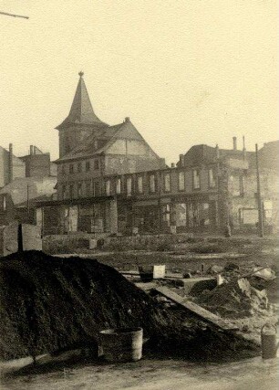 Zerstörungen Zweiter Weltkrieg. Modehaus Carl Schöpf, Kaiserstraße/Ecke Marktplatz
