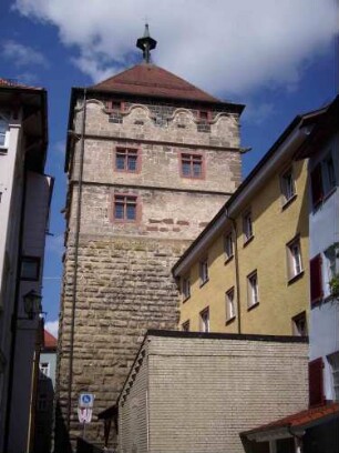 Stadtbefestigung-Torturm (Flötlinsturm) von Stadtseite (Süden) mit staufischen Buckelquadern im Kernbereich sowie veränderten Obergeschossen