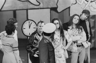 Szenenbilder aus "Karambolage", Operette von Conny Odd (Carlernst Ortwein) mit Libretto von Maurycy Janowski. Metropol-Theater Berlin, 02.04.1971