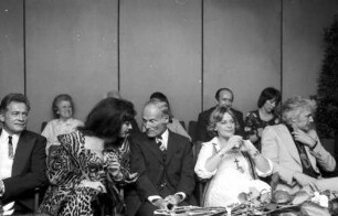 Freiburg: Kurbel, in der Loge mit Gina, Maria Schell und anderen