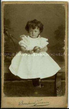 Kleines Mädchen im weißen Kleid, Carte de Visite