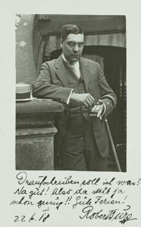 Porträt Robert Burg : Porträt Robert Burg (1890-1946; Bariton). Fotografie (Weltpostkarte mit Widmung und Datum 22.6.18). Dresden, um 1917