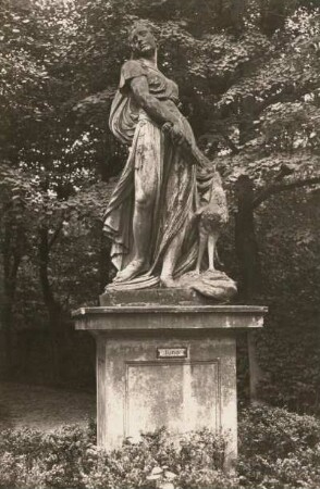 Juno : Juno. Sandstein. 1719/1727? Heidenau-Großsedlitz, Barockgarten Großsedlitz, Westlicher Ovalplatz des Bosketts
