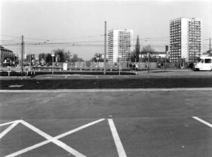 Dresden-Altstadt. St. Petersburger Straße/Wiener Platz. Ansicht nach Westen gegen Hochhäuser