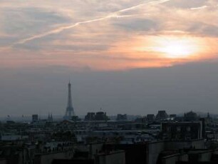 Blick vom Dach des Centre Pompidou zum Eiffelturm