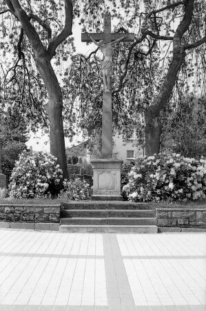 Friedhofskreuz (Friedhofskreuz); Hünfeld, An der Linde 9