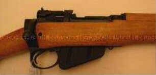 Gewehr Lee-Enfield No. 4 Mark II, mit Bajonett und Scheide