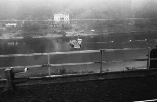 Eisenbahnfahrt Berlin-Prag-Wien : Eisenbahnfahrt Berlin-Prag-Wien, Elbsandsteingebirge; Fähre Schöna nach Hrensko (hinten) - grenzüberschreitend