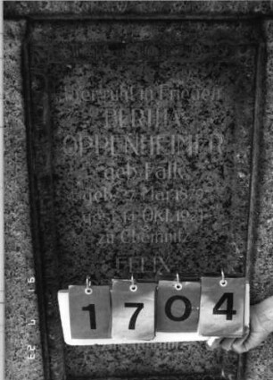 Grabstein 1704 [Hahn S. 162 Grab-Nr. 2441/42]: Grabstein 1704 (Detailaufnahme 1) [Hahn S. 162 Grab-Nr. 2441/42]