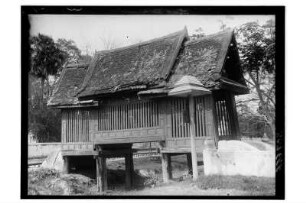 Architektur in Thailand : Thailand. Ein Sala, ein offener hölzerner Pavillion (Raststätte), 1908/1913 (vgl. df_hauptkatalog_0507547)