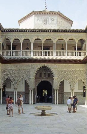 Alcázar — Palacio mudéjar — Patio de las Doncellas