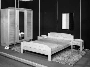 Schlafzimmer Klara : Ausstellungskoje des VEB Polstermöbelkombinat Oelsa-Rabenau mit Schlafzimmer "Klara"