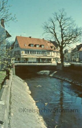 Besttorstraße Ecke Bahnhofstraße, davor Beste