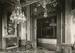 Rudolstadt, Schloßbezirk 1. Heidecksburg. Prunkschlafzimmer (1744 als solches eingerichtet). Teilansicht des Raumes