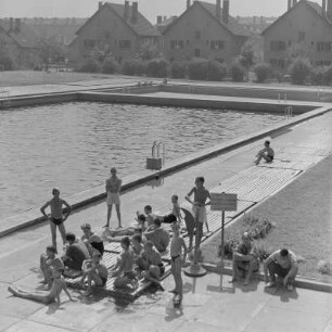 Das Schwimmbad in Sofia inmitten der Arbeitersiedlung