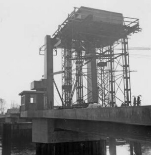 Bau der Klappbrücke Heiligenstedten über die Stör