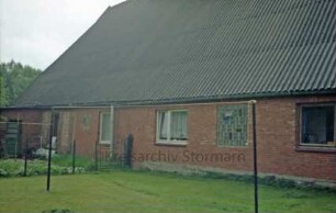 Kirchenstraße 15: ehemaliges Bauernhaus: Traufseite: stark umgebaut