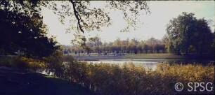 Berlin, Schlossgarten Charlottenburg, Blick über den Karpfenteich nach Südwesten.