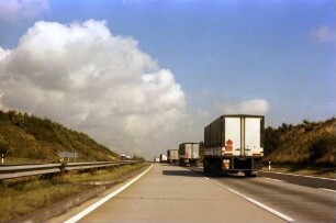 Eifel-Autobahn mit LKW Kolonne
